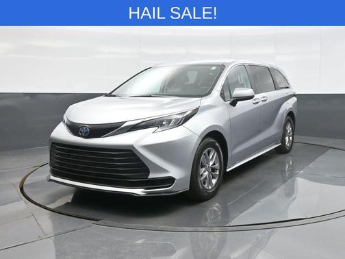 2024 Toyota Sienna LE