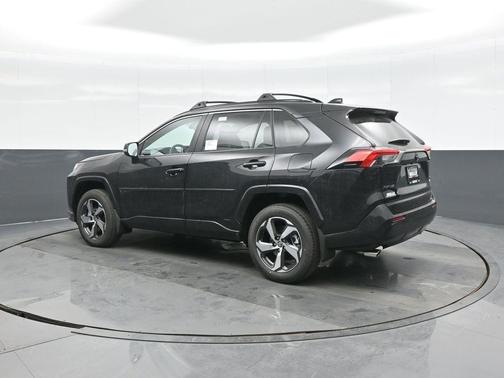 2025 Toyota RAV4 Hybrid SE