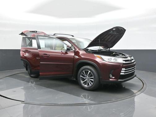 Ooh La La Rouge Mica 2019 Toyota Highlander XLE