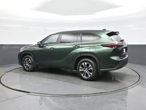 2025 Toyota Highlander Hybrid XLE