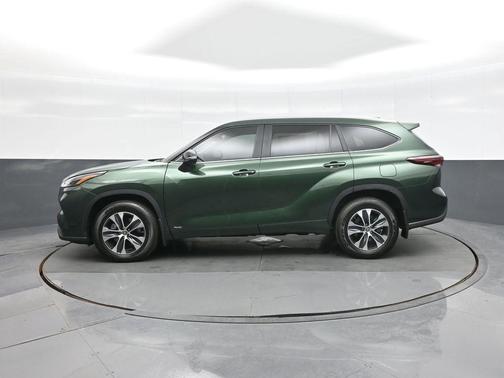 2025 Toyota Highlander Hybrid XLE