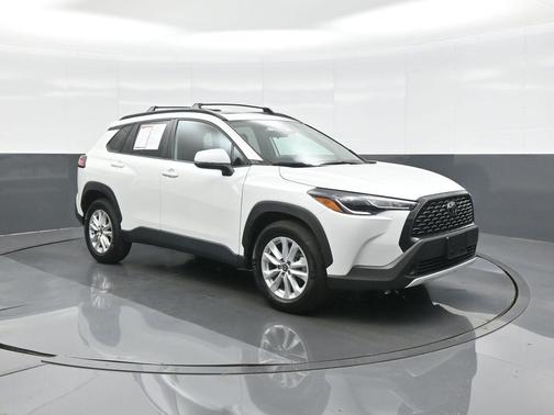 Pearl 2023 Toyota Corolla Cross LE