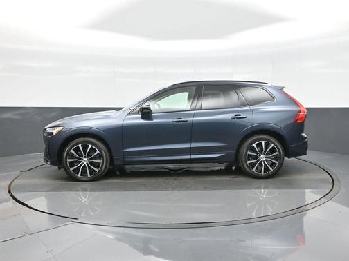 2024 Volvo XC60 B5 Plus Dark Theme