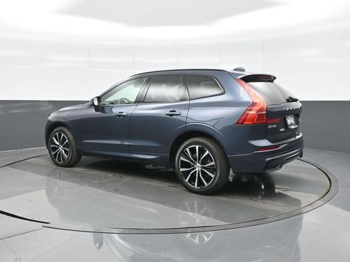 2024 Volvo XC60 B5 Plus Dark Theme