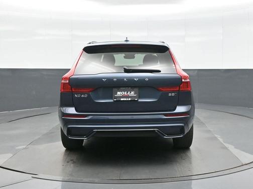 2024 Volvo XC60 B5 Plus Dark Theme