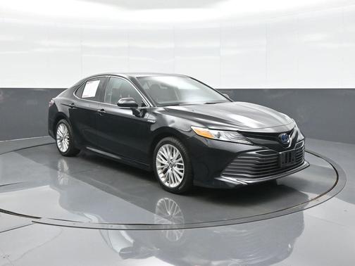 Midnight Black Metallic 2020 Toyota Camry Hybrid XLE