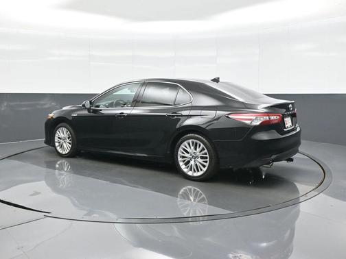 Midnight Black Metallic 2020 Toyota Camry Hybrid XLE