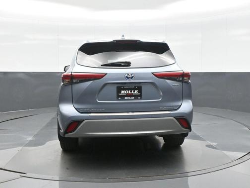 Moon Dust 2020 Toyota Highlander Hybrid Platinum