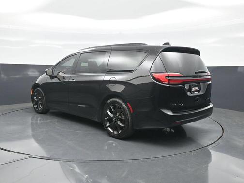 Diamond Black 2025 Chrysler Pacifica Limited