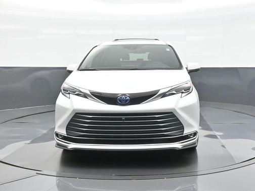 Wind Chill Pearl 2025 Toyota Sienna Platinum