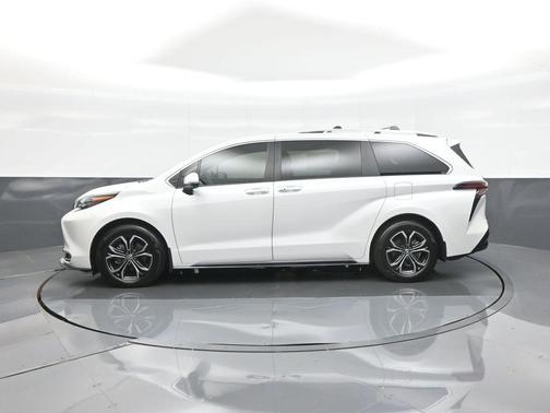 Wind Chill Pearl 2025 Toyota Sienna Platinum