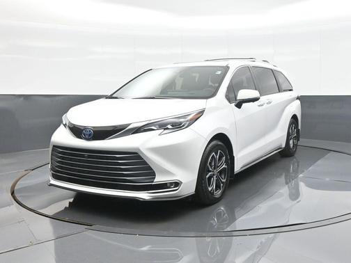 Wind Chill Pearl 2025 Toyota Sienna Platinum