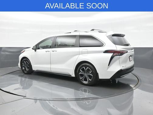 Wind Chill Pearl 2025 Toyota Sienna Platinum