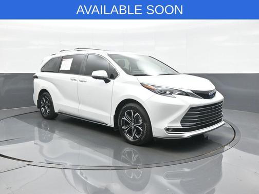 Wind Chill Pearl 2025 Toyota Sienna Platinum