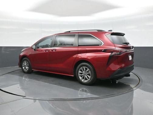 Ruby Flare Pearl 2022 Toyota Sienna LE