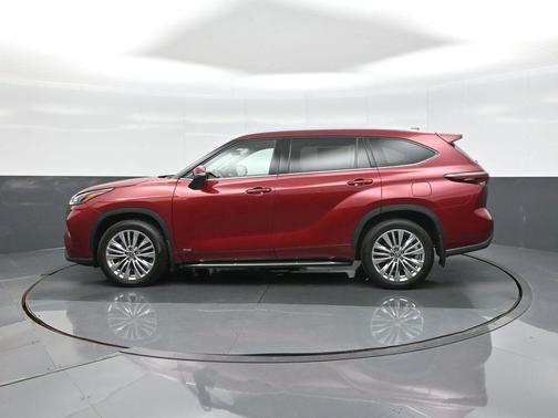 Pearl 2024 Toyota Highlander Hybrid Platinum