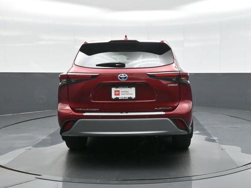 Pearl 2024 Toyota Highlander Hybrid Platinum