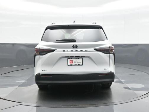 Wind Chill Pearl 2026 Toyota Sienna XLE