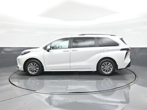Wind Chill Pearl 2026 Toyota Sienna XLE