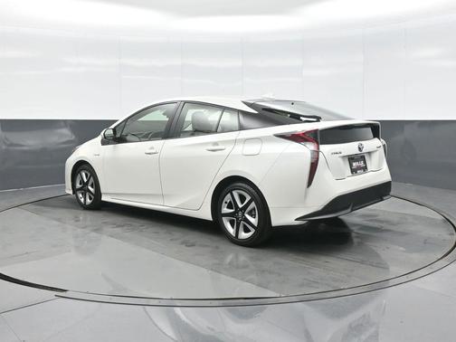 2016 Toyota Prius Three Touring