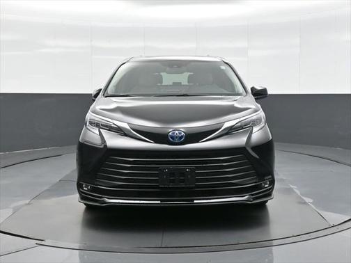 2025 Toyota Sienna XLE 7 Passenger