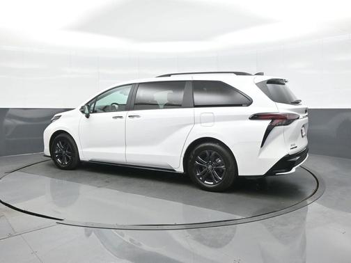 2025 Toyota Sienna XSE 7 Passenger
