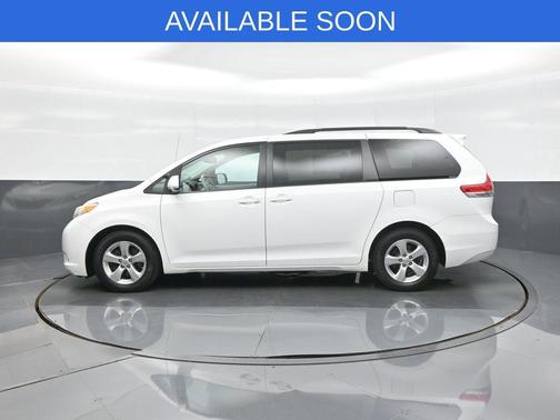 Super White 2014 Toyota Sienna LE