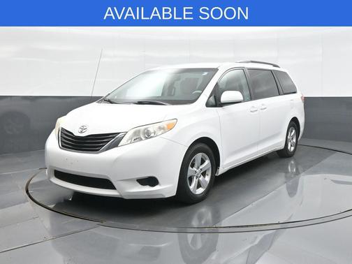 Super White 2014 Toyota Sienna LE
