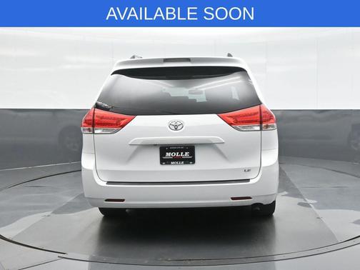 Super White 2014 Toyota Sienna LE