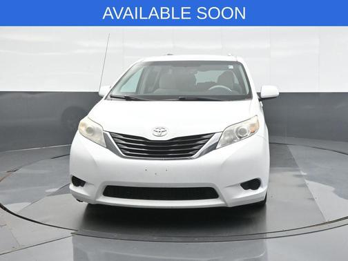 Super White 2014 Toyota Sienna LE