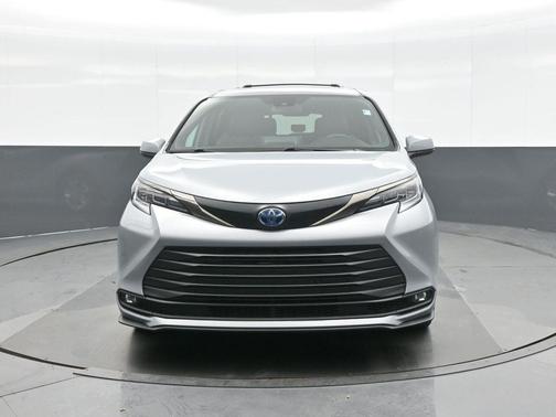 2022 Toyota Sienna Woodland Edition