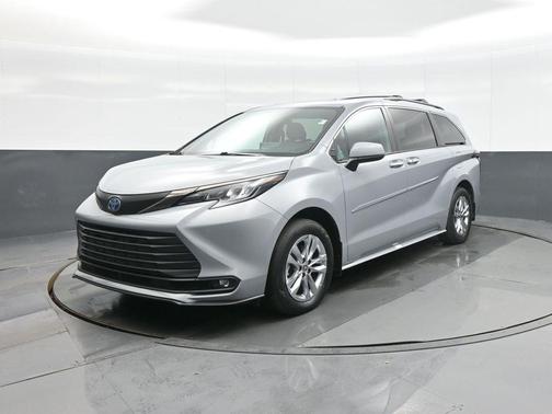 2022 Toyota Sienna Woodland Edition