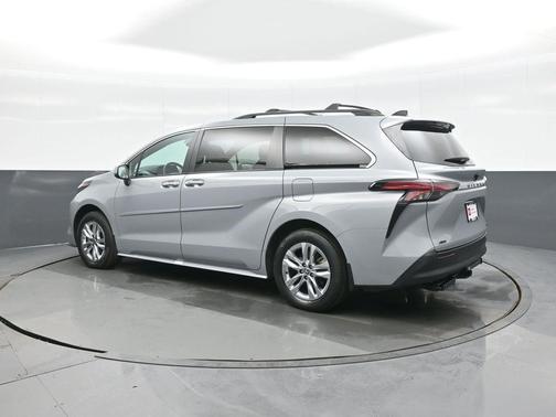 2022 Toyota Sienna Woodland Edition