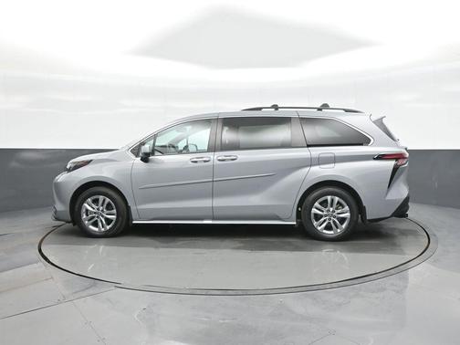 2022 Toyota Sienna Woodland Edition
