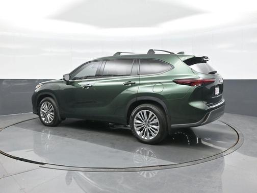 2025 Toyota Highlander Platinum