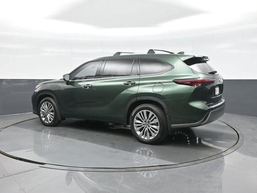 2025 Toyota Highlander Platinum