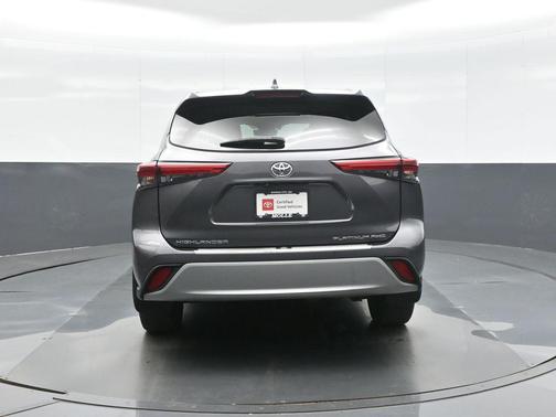 Magnetic Gray Metallic 2021 Toyota Highlander Platinum