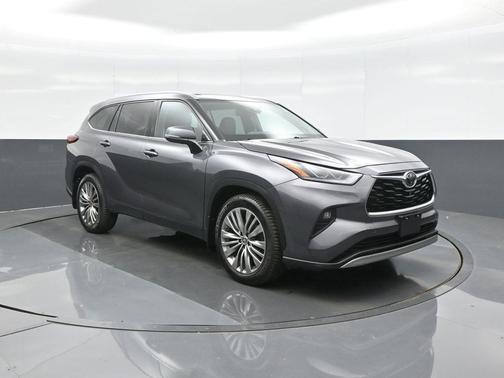 Magnetic Gray Metallic 2021 Toyota Highlander Platinum