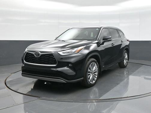 Midnight Black Metallic 2025 Toyota Highlander Hybrid Platinum