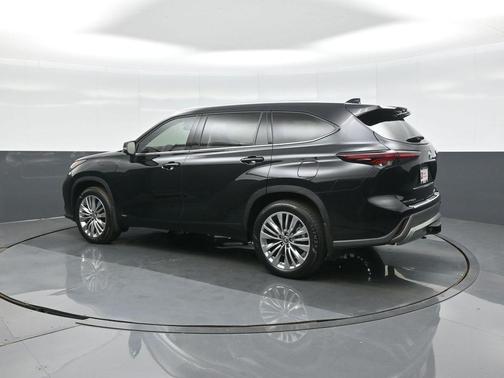Midnight Black Metallic 2025 Toyota Highlander Hybrid Platinum