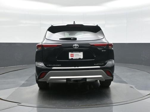 Midnight Black Metallic 2025 Toyota Highlander Hybrid Platinum