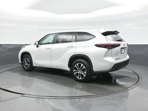 2025 Toyota Highlander Hybrid XLE