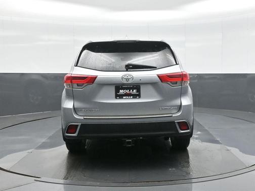 Celestial Silver Metallic 2017 Toyota Highlander Limited