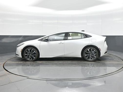 Wind Chill Pearl 2026 Toyota Prius Plug-In Hybrid XSE Premium