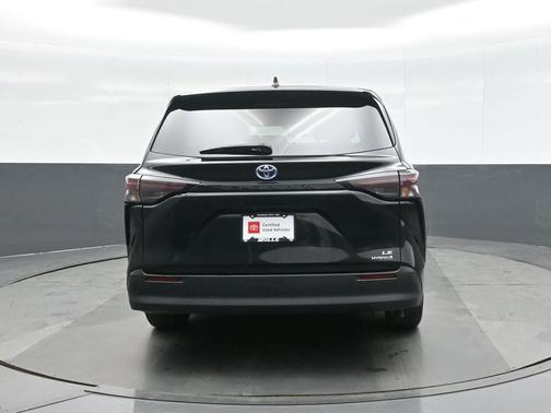 2024 Toyota Sienna LE