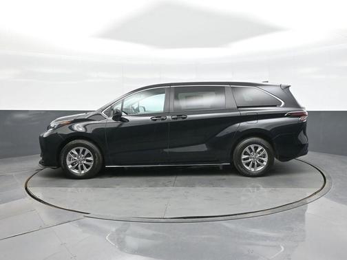 2024 Toyota Sienna LE