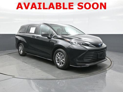 2024 Toyota Sienna LE