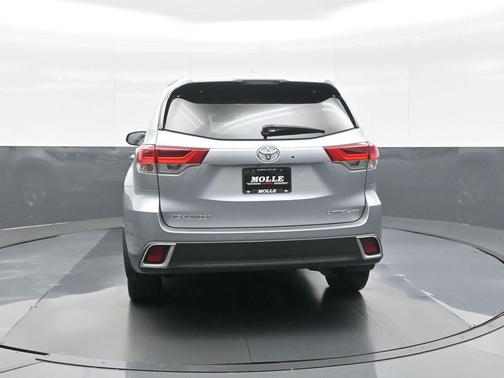Celestial Silver Metallic 2018 Toyota Highlander Limited