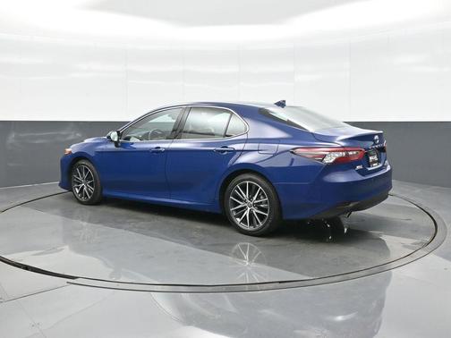 2023 Toyota Camry Hybrid XLE