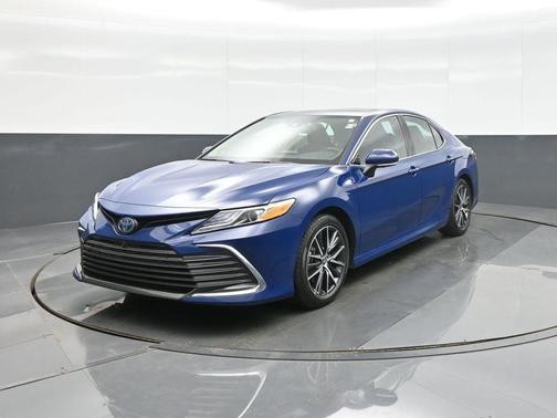 2023 Toyota Camry Hybrid XLE